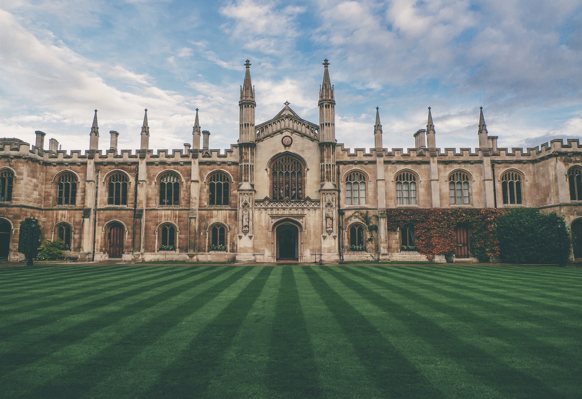 Beyond the Rankings: What Really Matters in a University? - Insider Guides